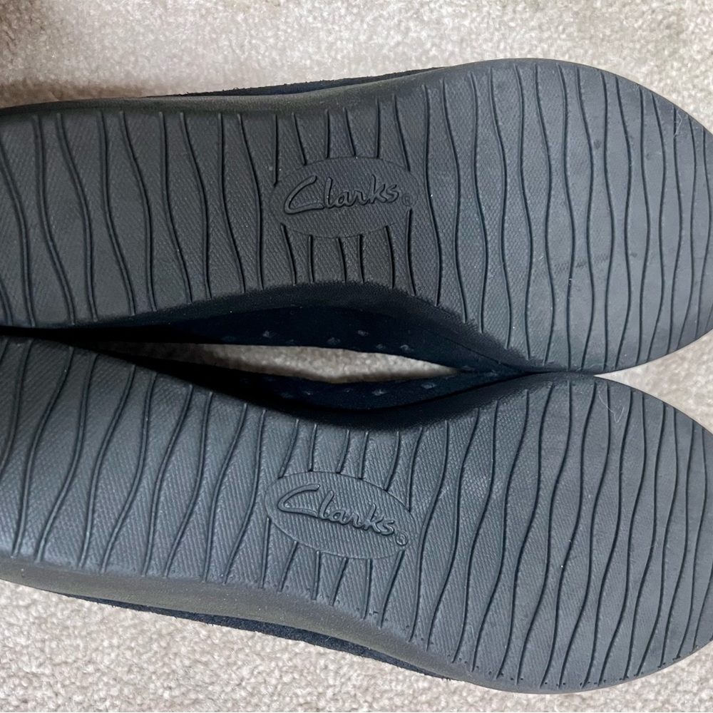 Never worn black Clarks wedge loafer - Picture 3 of 5
